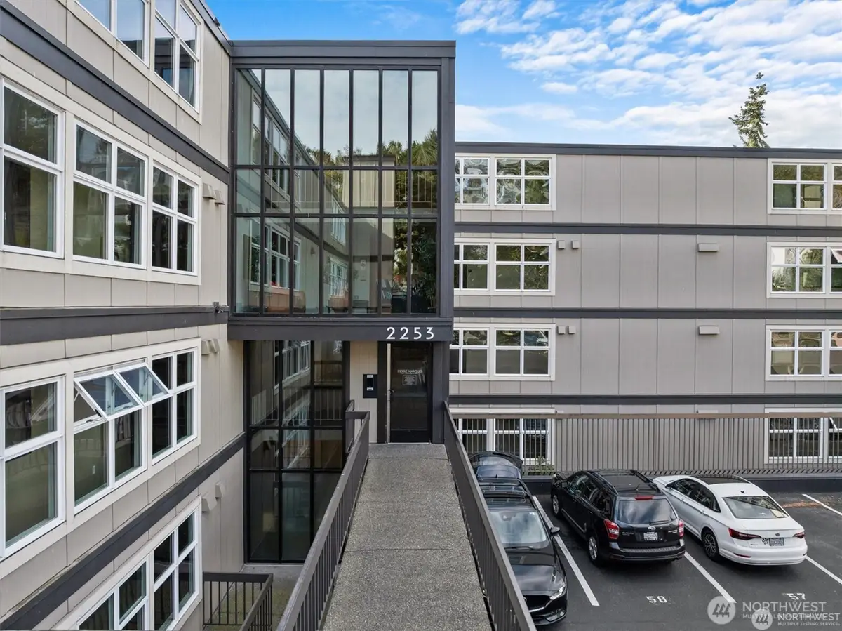 2253 Gilman Drive W #104, Seattle, WA 98119 - #1
