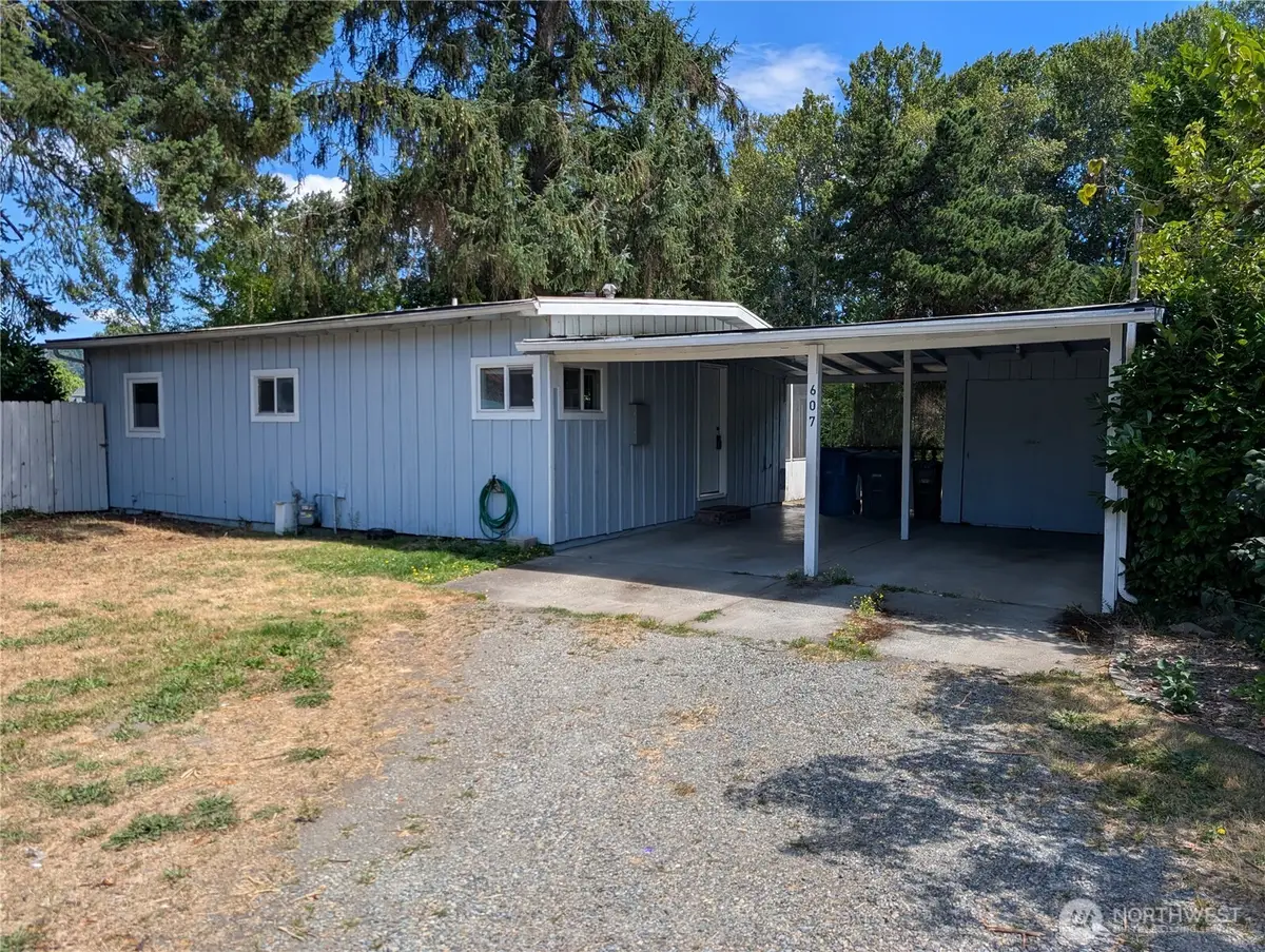607 5th Street Ne, Puyallup, WA 98372 - #1