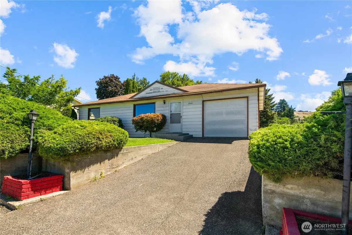 2221 Ashland Ave, East Wenatchee, WA 98802 - #1