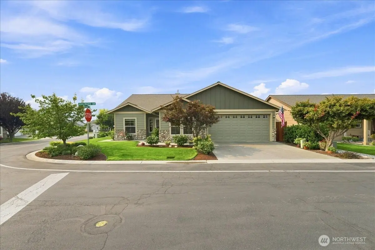 387 Ridgewood Dr, Manson, WA 98831 - #1
