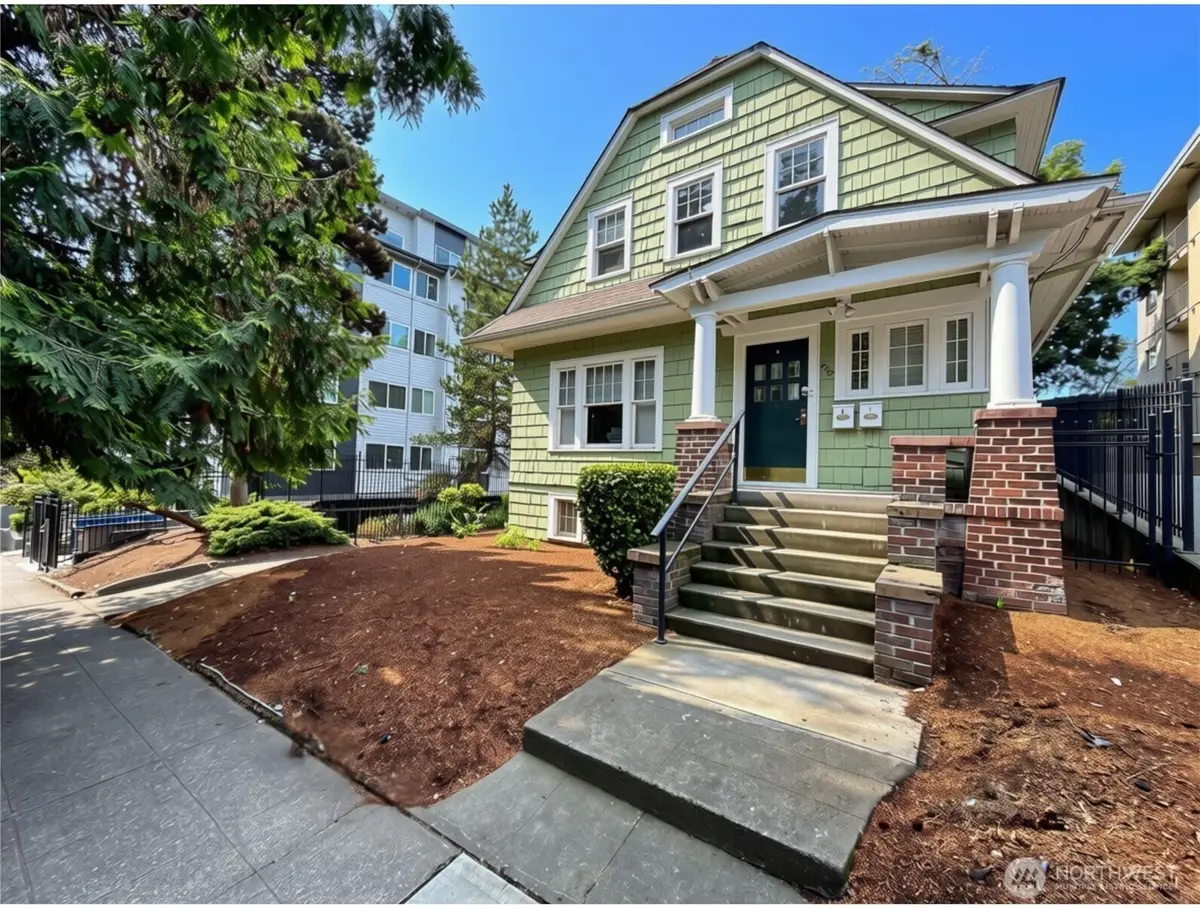 4247 7th Avenue Ne, Seattle, WA 98105 - #1