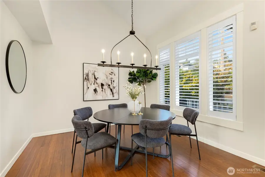 3241 32nd Avenue W, Seattle, WA 98199 - #3