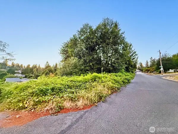 206 13th Avenue S #1 & 2, SeaTac, WA 98198
