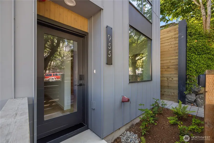 955 N 35th Street, Seattle, WA 98103 - #3