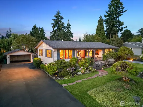 916 18th Avenue W, Kirkland, WA 98033