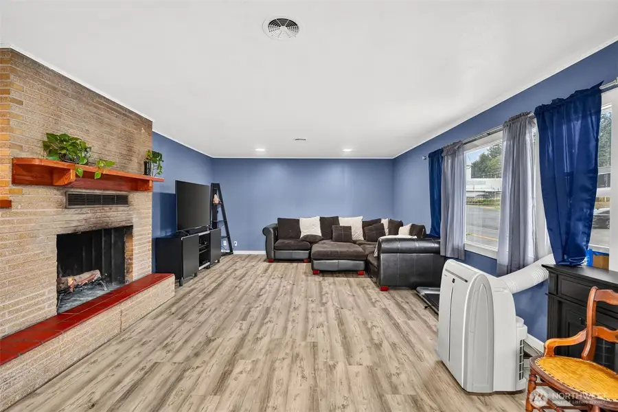 211 NW Kerron Avenue, Winlock, WA 98596 - #2