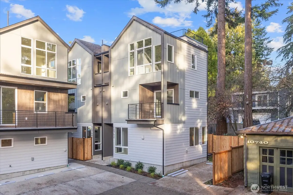 10744 Interlake Avenue N, Seattle, WA 98133 - #1