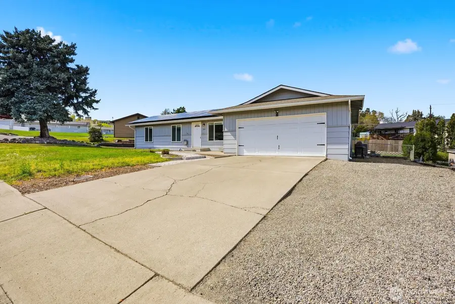 207 Palmer Drive, Selah, WA 98942 - #3