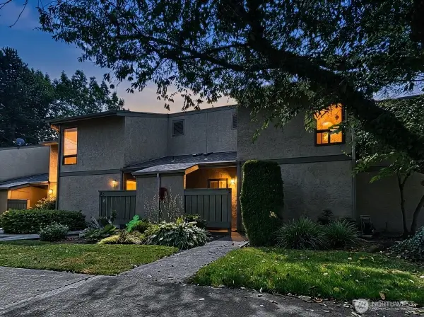 10011 NE 138th Place #A5, Kirkland, WA 98034