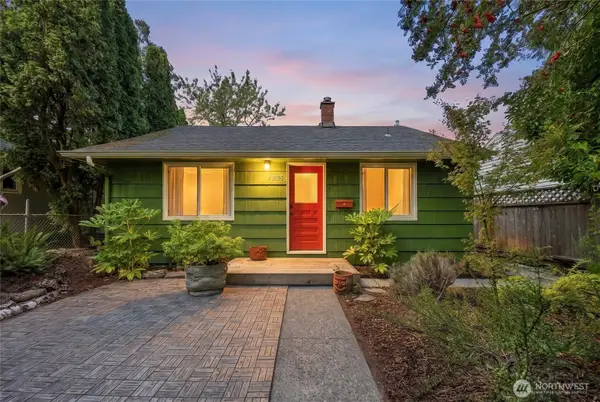 9223 21st Avenue Sw, Seattle, WA 98106