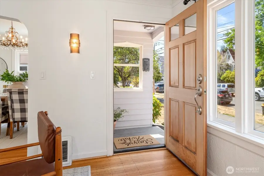8036 9th Avenue Nw, Seattle, WA 98117 - #2