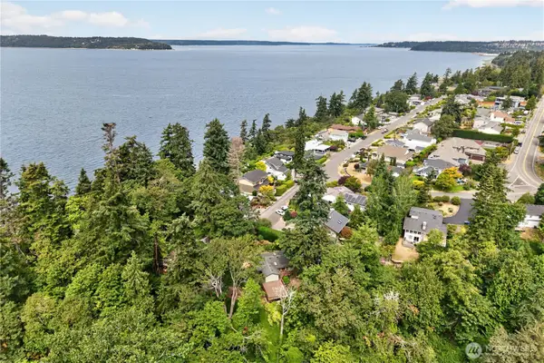 26516 8th Avenue S, Des Moines, WA 98198