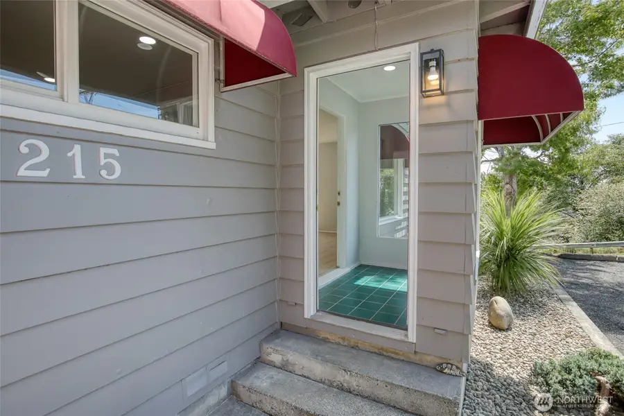 215 W Chenault Avenue, Hoquiam, WA 98550 - #3