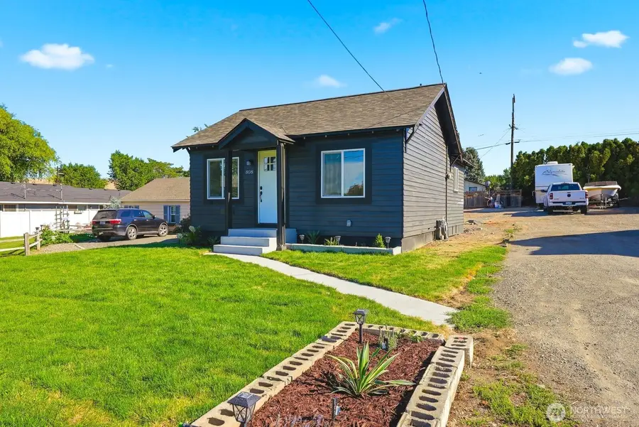 808 Fremont, Selah, WA 98942 - #2