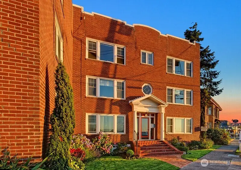 2452 Alki Avenue Sw, Seattle, WA 98116 - #2