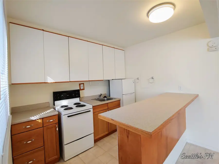6537 Oswego Place Ne, Seattle, WA 98115 - #3