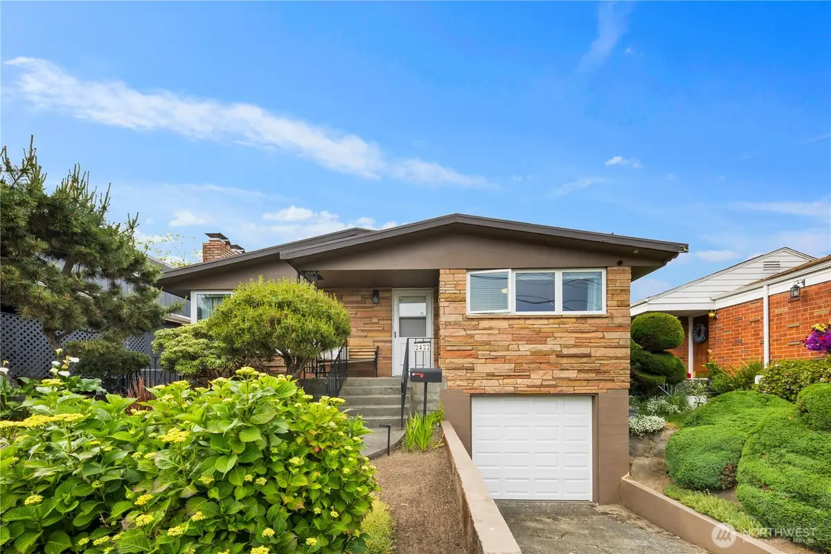 2422 W Lynn Street, Seattle, WA 98199 - #1