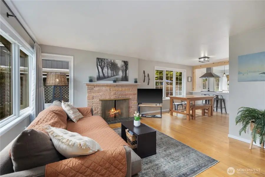 2422 W Lynn Street, Seattle, WA 98199 - #3