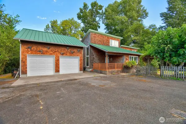 347 E Birnie Slough Road, Cathlamet, WA 98612
