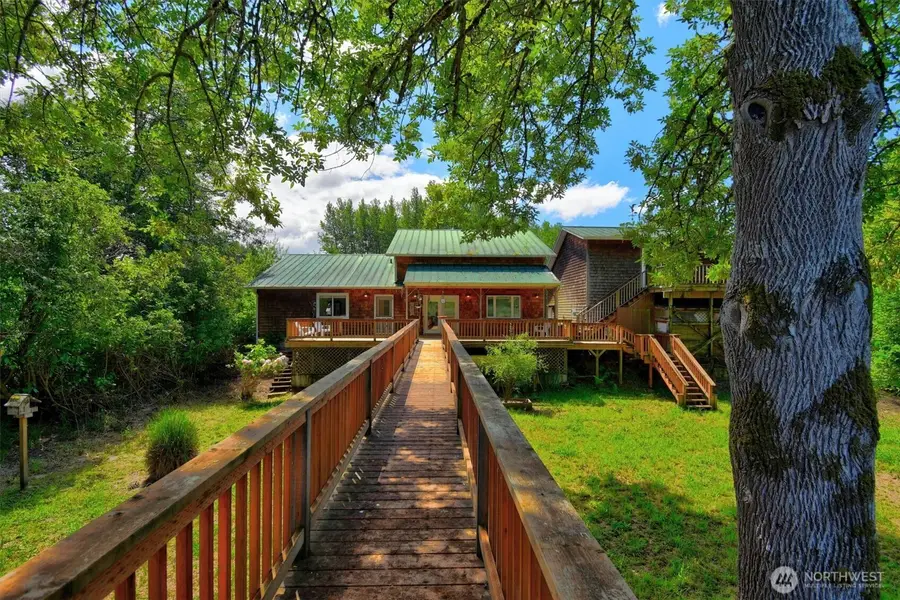 347 E Birnie Slough Road, Cathlamet, WA 98612 - #2