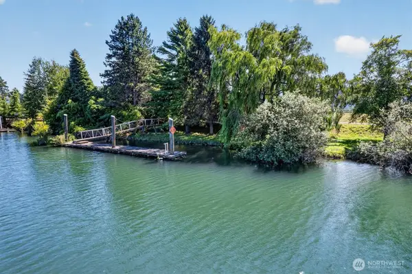 111 E Birnie Slough Road, Cathlamet, WA 98612