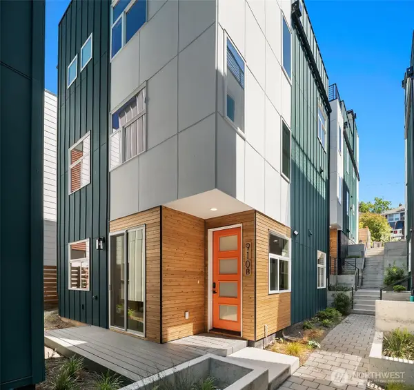 910 15th Avenue #B, Seattle, WA 98122