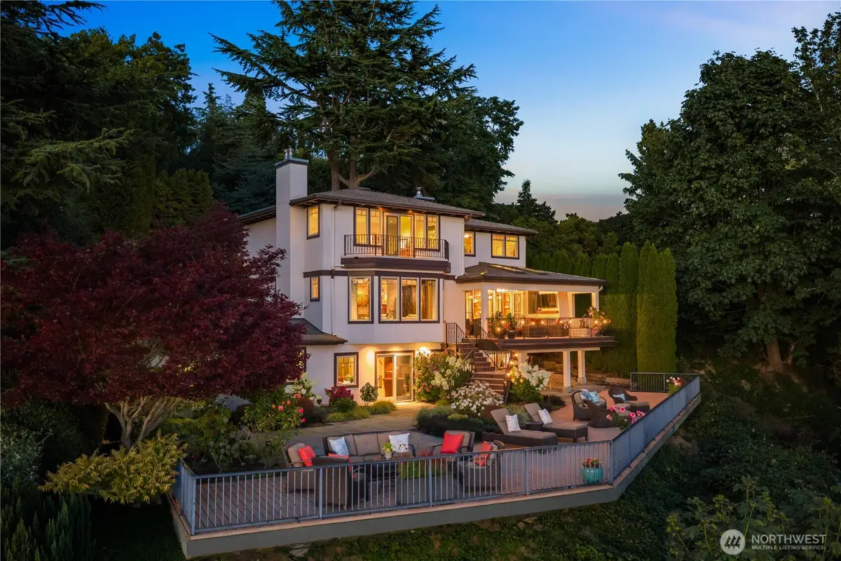 2555 Magnolia Boulevard W, Seattle, WA 98199 - #1
