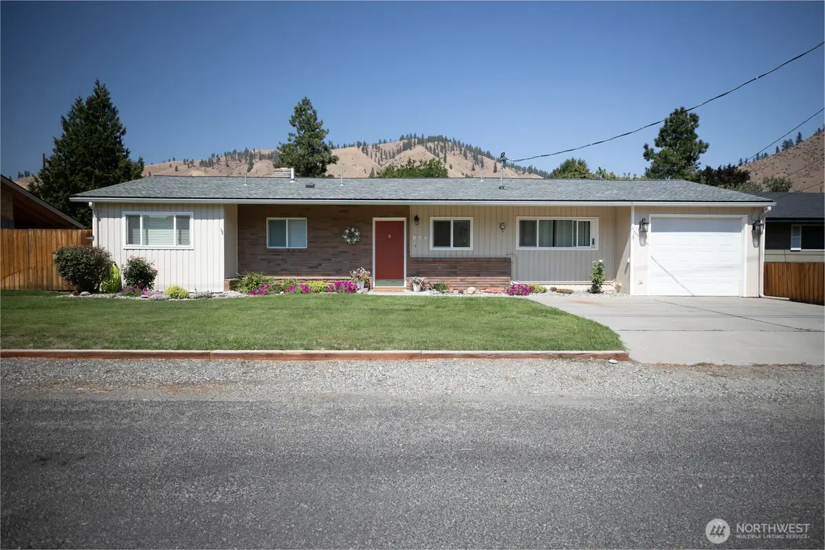 205 Valley Street, Cashmere, WA 98815 - #1