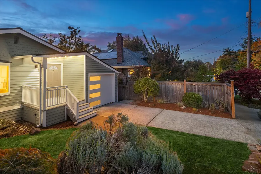 1627 33rd Avenue, Seattle, WA 98122 - #2