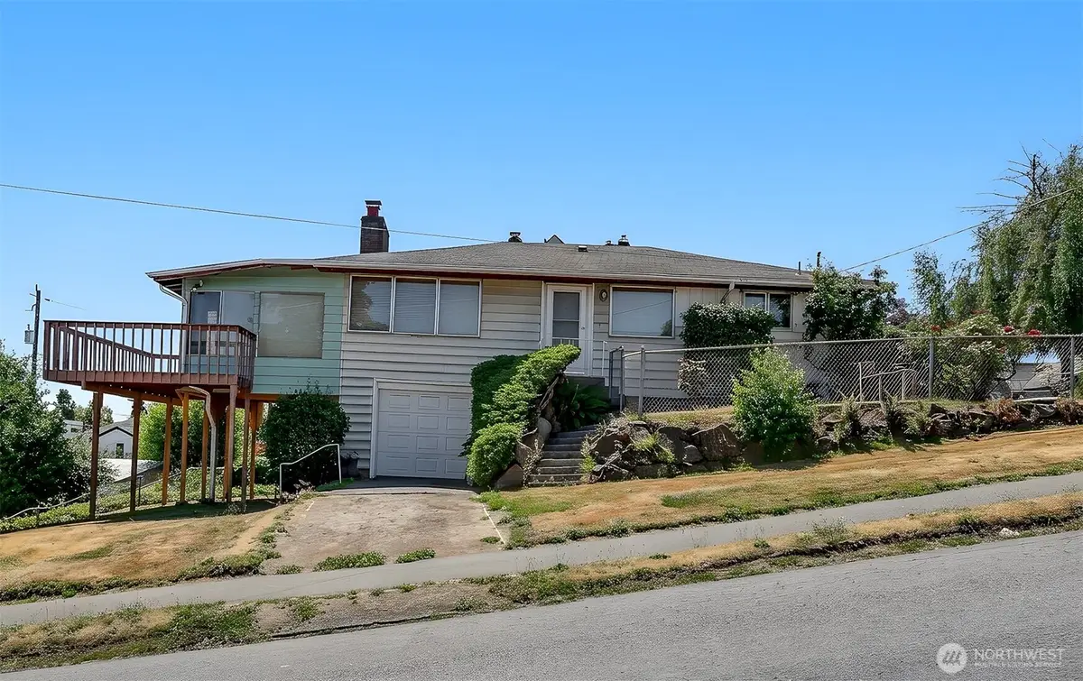 5900 34th Avenue Sw, Seattle, WA 98126 - #1