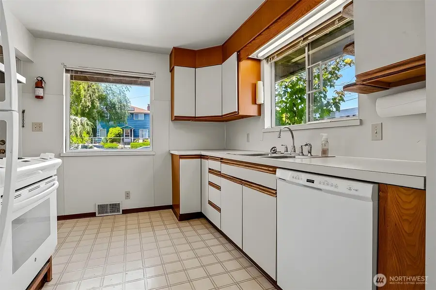 5900 34th Avenue Sw, Seattle, WA 98126 - #2