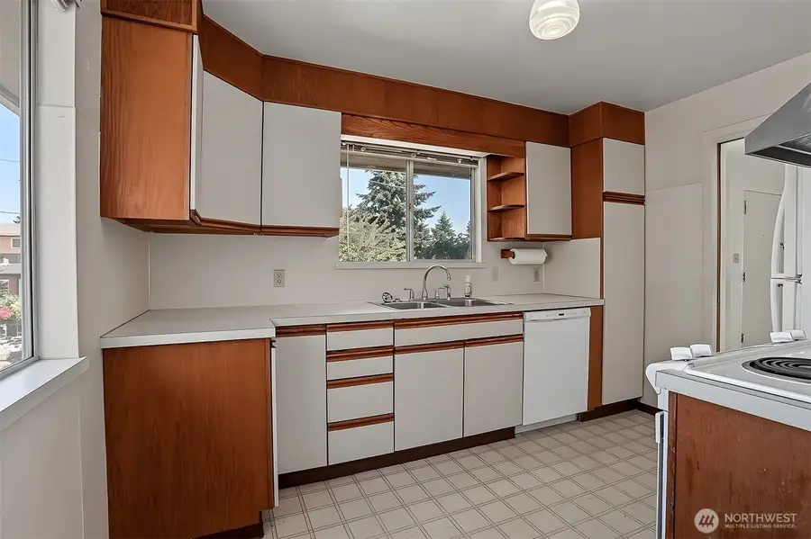 5900 34th Avenue Sw, Seattle, WA 98126 - #3