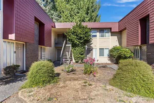 14200 SE 6th St #32, Bellevue, WA 98007
