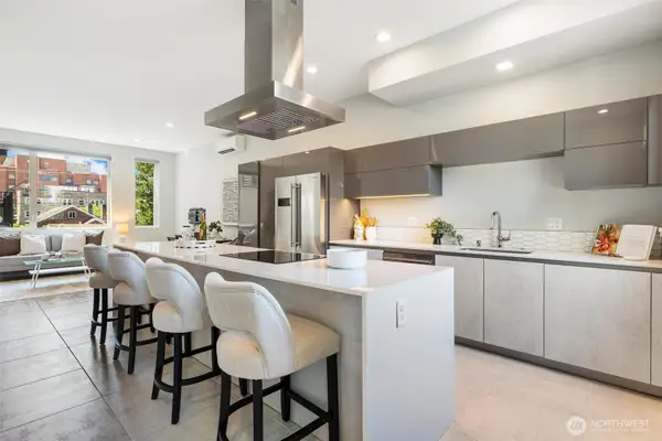305 17th Avenue E, Seattle, WA 98112
