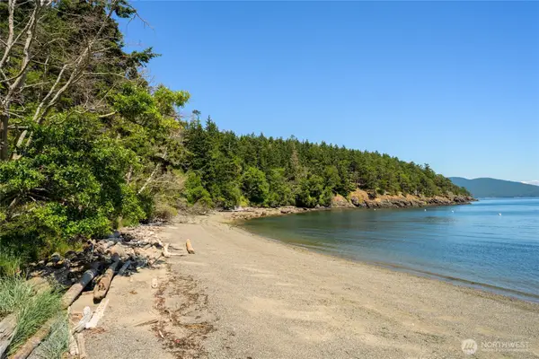4 Fauntleroy Point Rd #4, Decatur Island, WA 98221