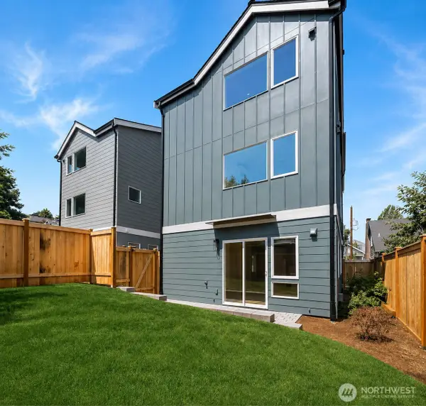 533 N 70th Street, Seattle, WA 98103