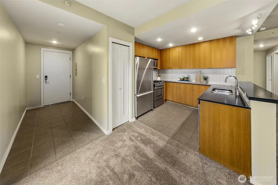 81 Clay Street #527, Seattle, WA 98121 - #3