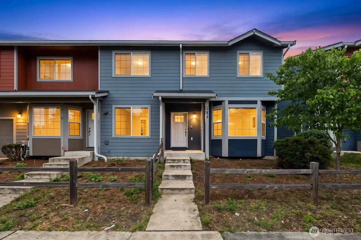 211 Norpoint Way Ne, Tacoma, WA 98422 - #1