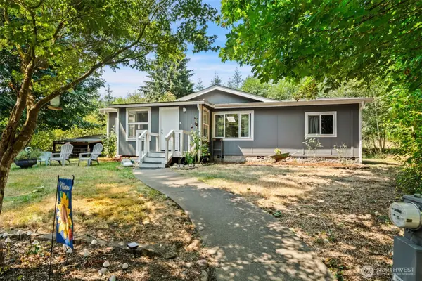 960 E Dawn Drive, Allyn, WA 98524