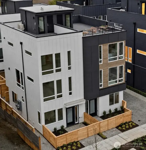 805 NW 63rd St Street #B, Seattle, WA 98107