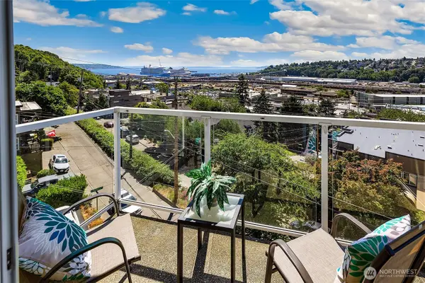 2221 Gilman Drive W #303, Seattle, WA 98119