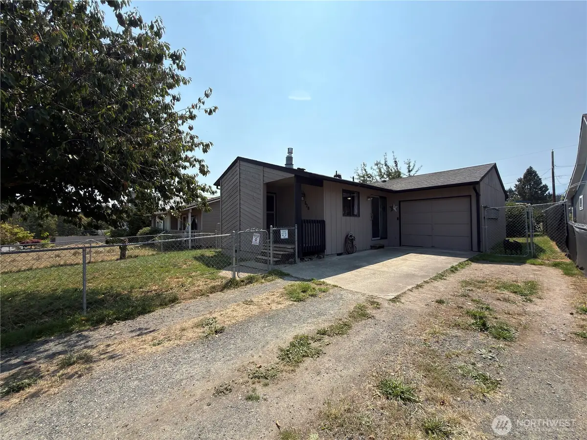 828 W 10th Street, Port Angeles, WA 98363 - #1