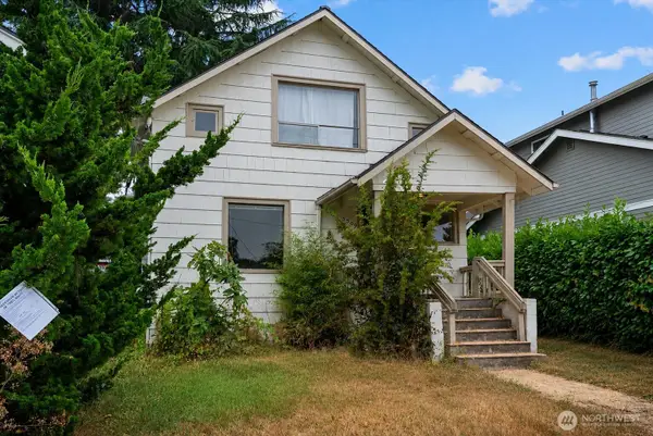 5509 Kensington Place N, Seattle, WA 98103