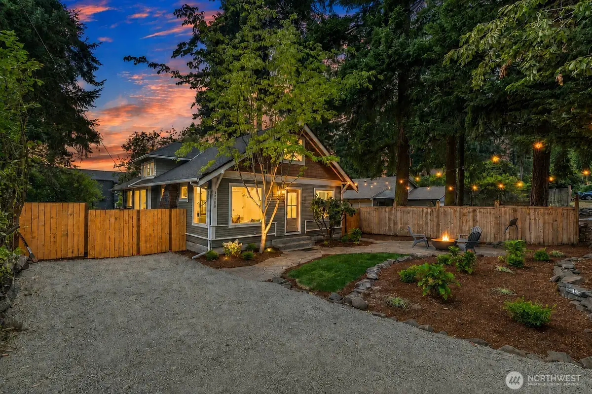 10733 Interlake Avenue N, Seattle, WA 98133 - #1