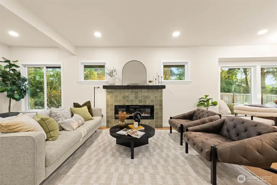10733 Interlake Avenue N, Seattle, WA 98133 - #2