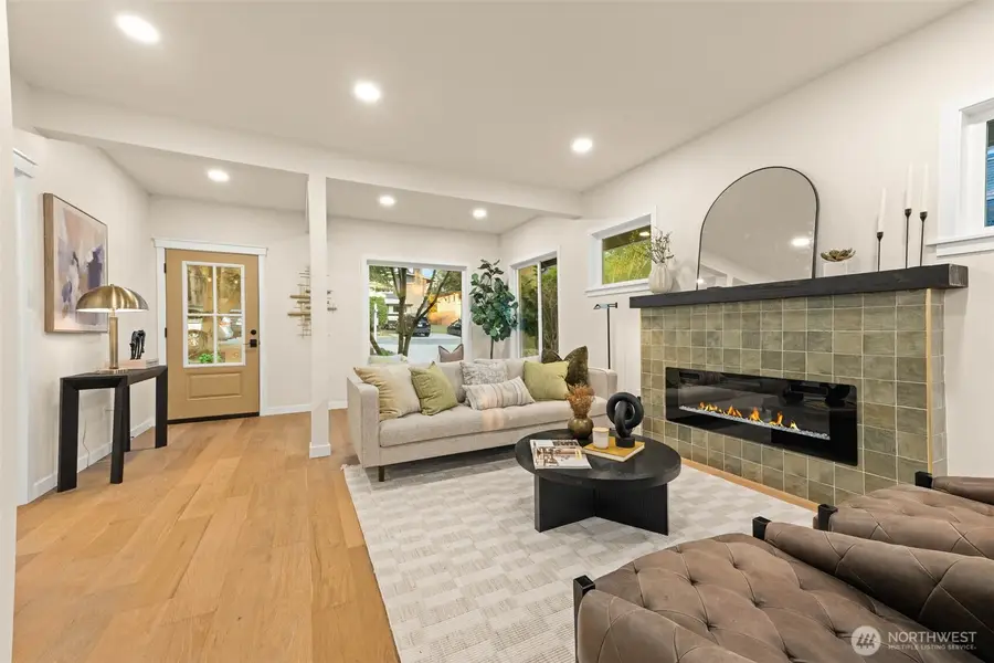10733 Interlake Avenue N, Seattle, WA 98133 - #3