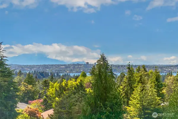 9636 NE 30th Place, Clyde Hill, WA 98004