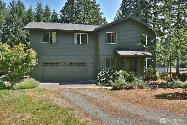 4194 Moorland Place, Clinton, WA 98236