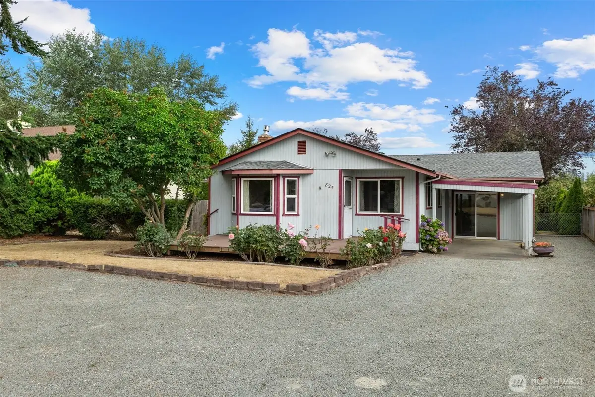 825 Livingston Bay Shore Drive, Camano Island, WA 98282 - #1
