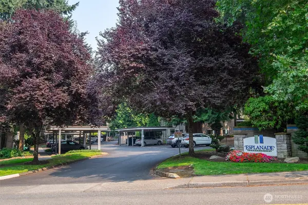 10016 NE 120th Lane #F202, Kirkland, WA 98034